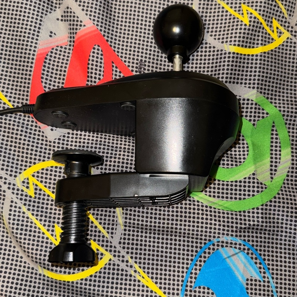 The black PXN V10 steering wheel shifter has all of the cords